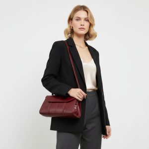 High-End Burgundy Oil Wax Leather Shoulder Bag – Elegant Women’s Magnetic Buckle Tote for Daily and Commuter Use